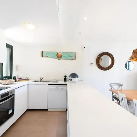 Sunset Sea View & Garden 6p Max Holiday home *